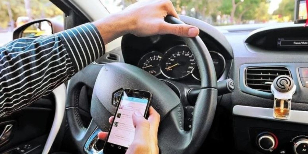 Aplican más de 5 mil multas por uso de distractores al conducir