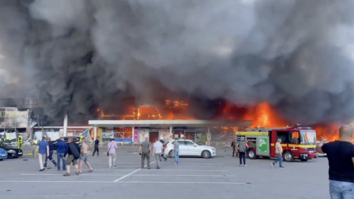 Rusia ataca centro comercial en Ucrania