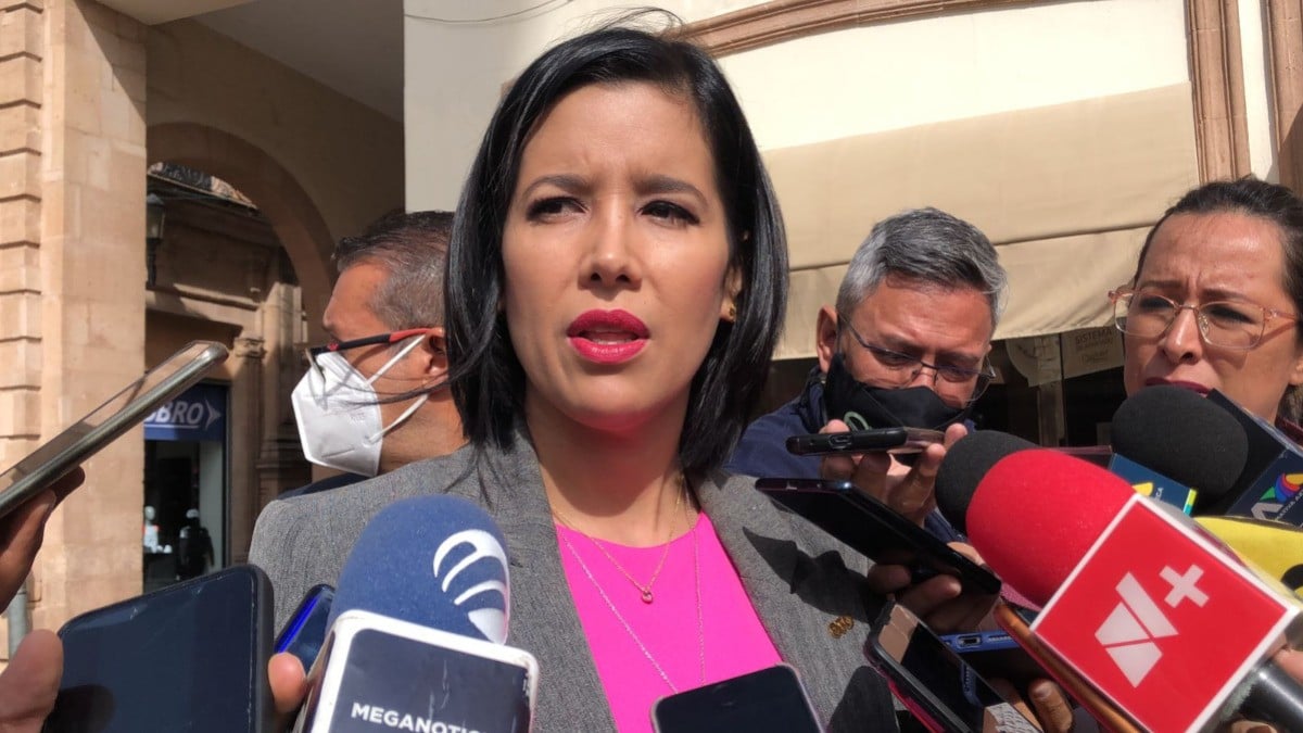 Acusa Sophia Huett a servidores públicos que difunden información confidencial