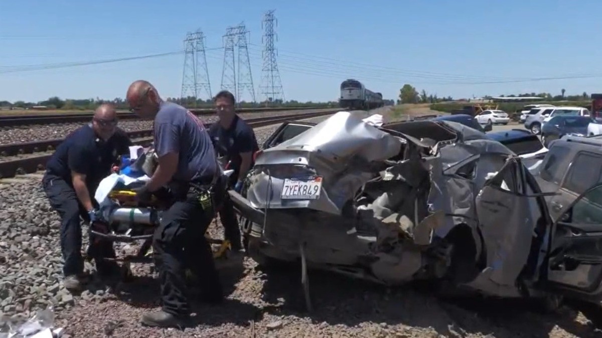 Tres mujeres migrantes y un niño, mueren al intentar ganarle el paso al tren en California