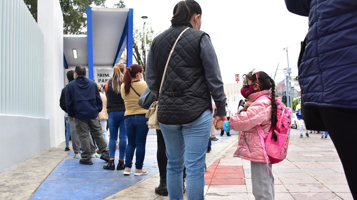 Falta de guarderías frena a madres trabajadoras para conseguir empleo