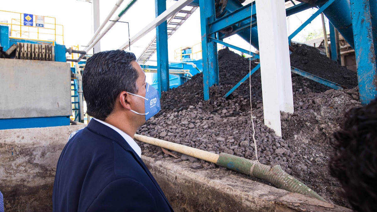 Aplaude gobernador responsabilidad social ambiental de curtidores