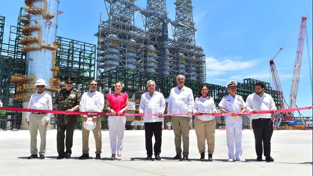 Inauguran primera etapa de refinería Dos Bocas