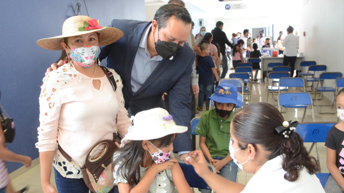 Sugiere SEG aplicación de vacunas a menores en escuelas