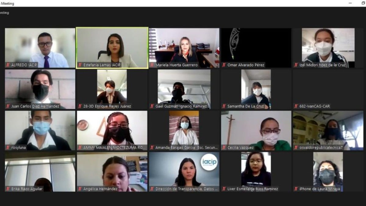 Reconoce IACIP a estudiantes como embajadores de la transparencia