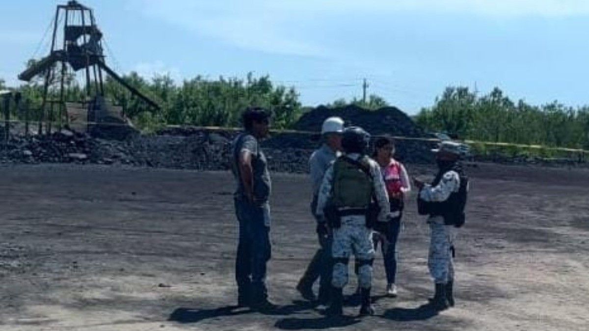 Mina de carbón se inunda en Coahuila; rescatan a tres mineros, 10 siguen atrapados
