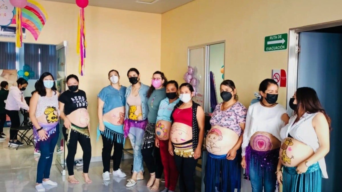 ¡Pancitas pintadas! Realizan taller para futuras mamás