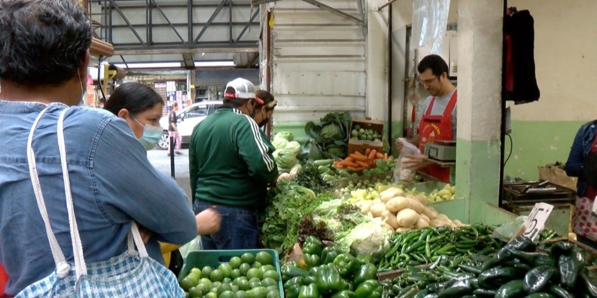 OCDE registra caída en ingreso per cápita de familias