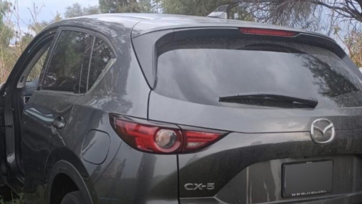 Vinculan a proceso a quien disparó a policías tras robar camioneta Mazda