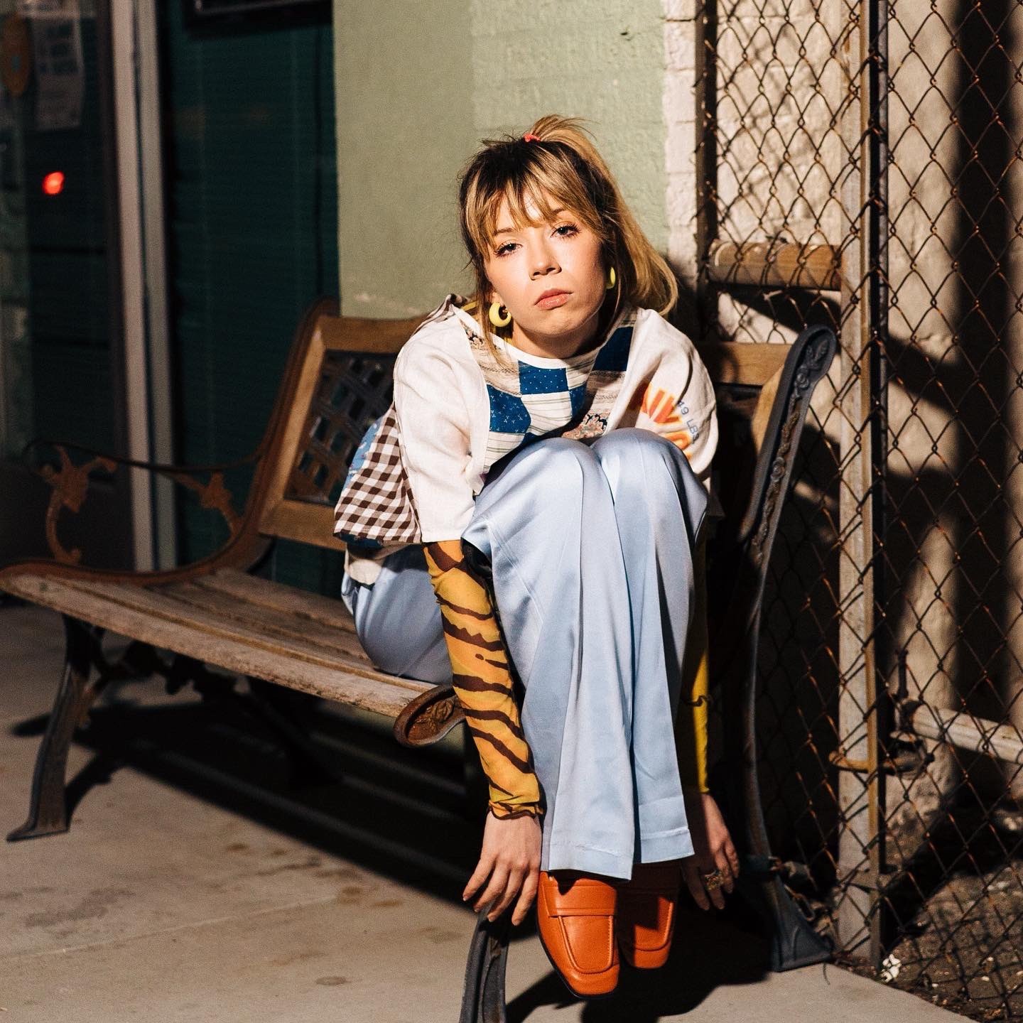 Me alegra que mi mamá muriera: exactriz infantil publica autobiografía