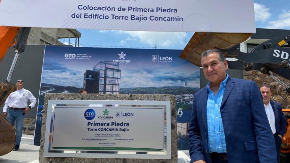 Consolida Concamin proyectos; pone primera piedra de la Torre Bajío