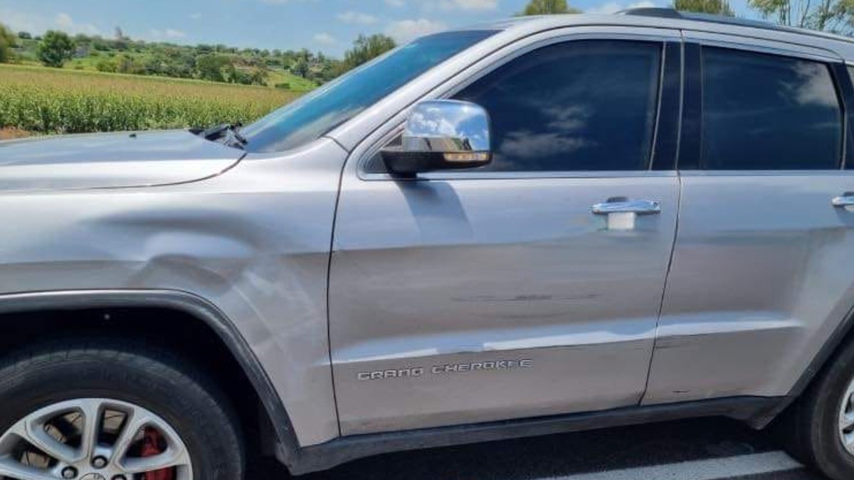 Vehículo quiso cerrarle el paso a alcaldesa de Moroleón