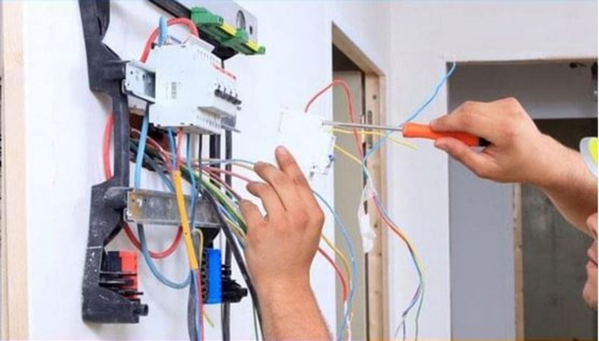 Ofrecen talleres en electricidad, coctelería y otros en Plaza de la Ciudadanía