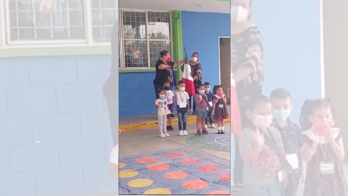 #VIDEO | Niños dicen “hola” a la bandera