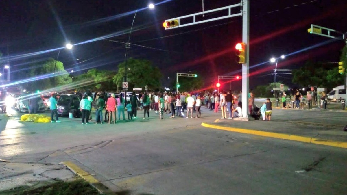 Por 'colgarse', colonias irregulares de León se quedaron sin luz por cinco días