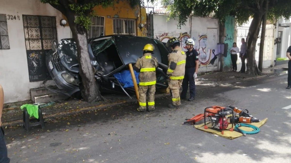 ¡Aparatoso accidente! Fallece una persona en bulevar Mariano Escobedo