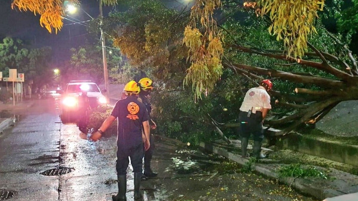 Elementos de Protección Civil tendrían aumento salarial del 15%