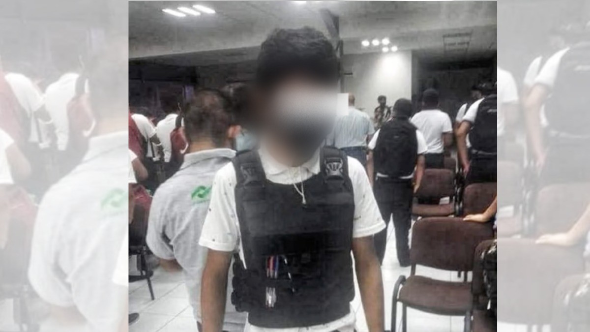 ¡Alarma alumno con ‘chaleco antibalas’ en el Conalep!￼