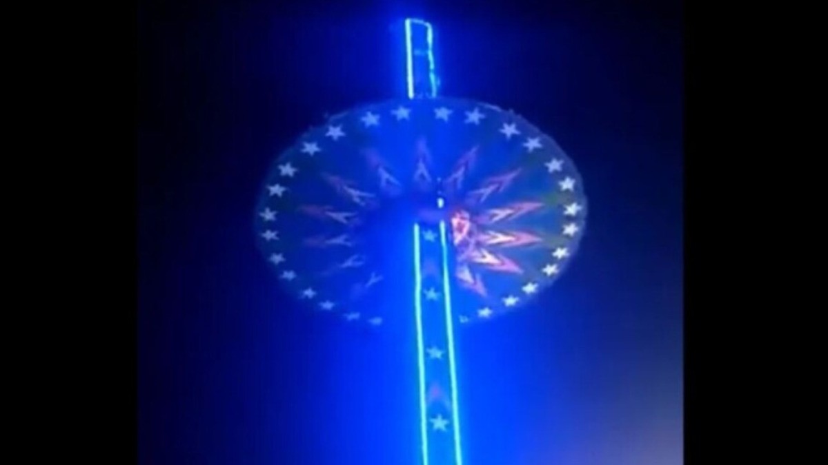 ¡Caída libre! Graban terrorífica falla en juego mecánico