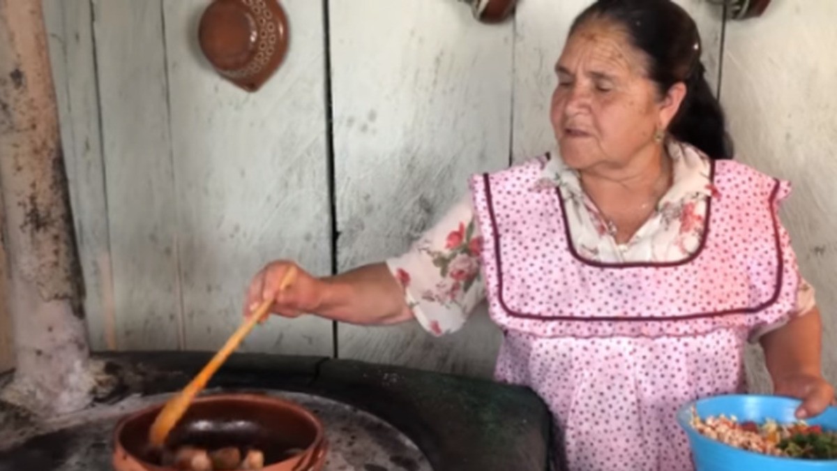 Doña Ángela lidera entre canales de cocina de YouTube
