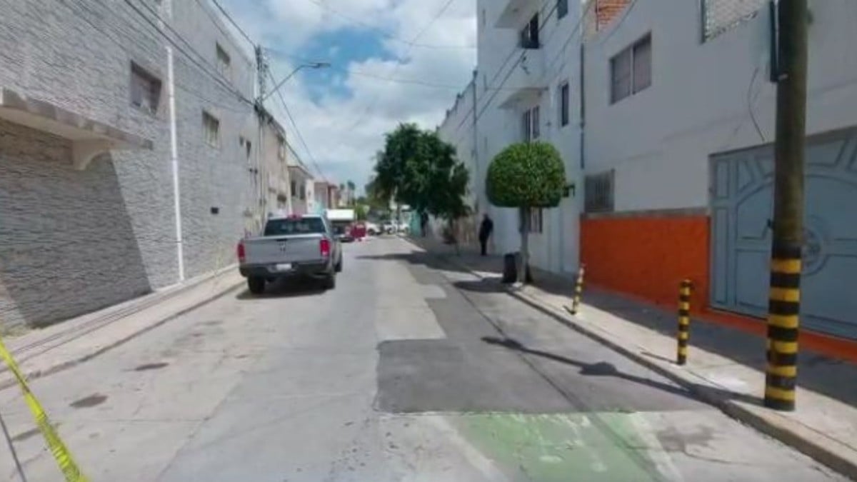 Hallan vecinos de Obregón cuerpo en camioneta que chorreaba sangre