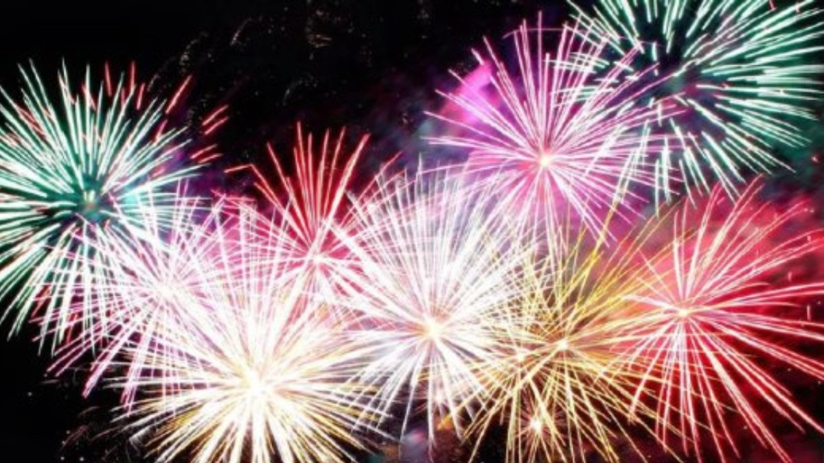 #VIDEO ¡Lo bueno es que era un ensayo! Cuetón le cae y lesiona a policía