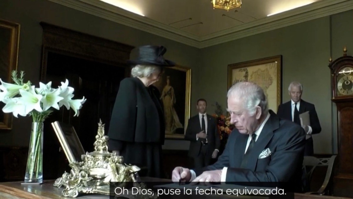 “¡No puedo soportar esta cochinada!”, rey Carlos lll al firmar documento