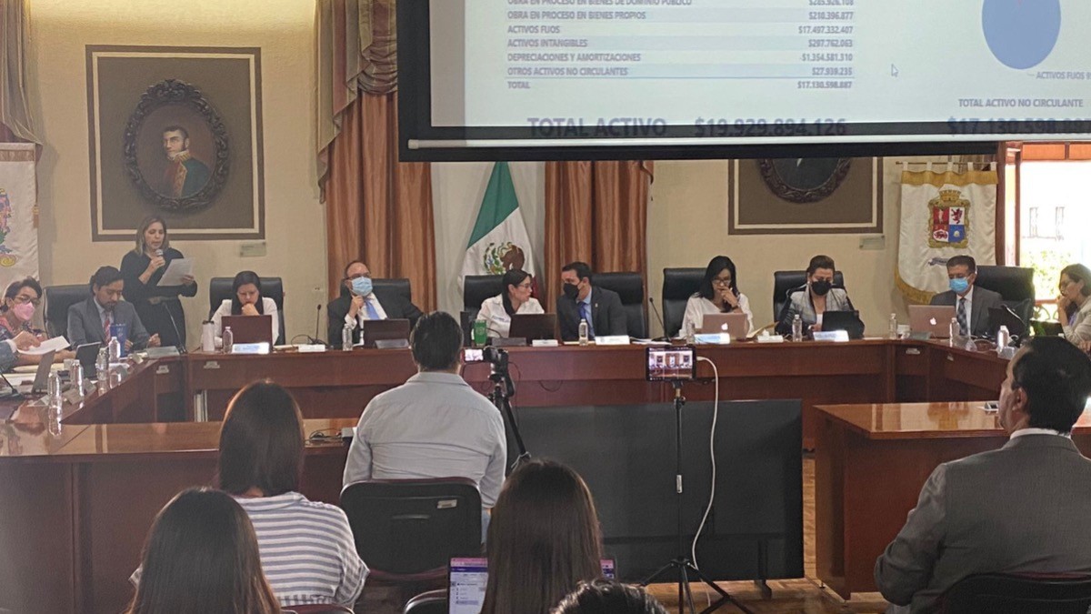 Cabildea León con oposición para adquirir deuda