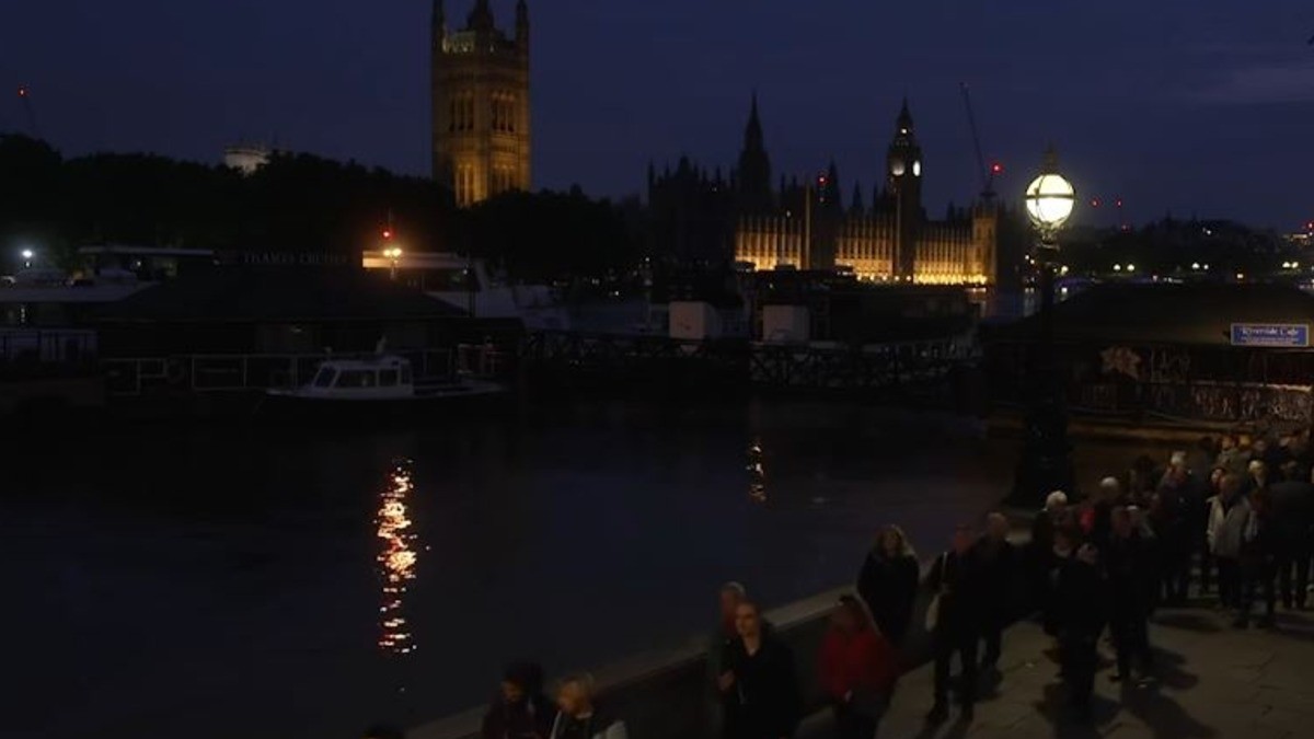 Despiden a la reina ¡con filas de 6 kilómetros!… por ahora