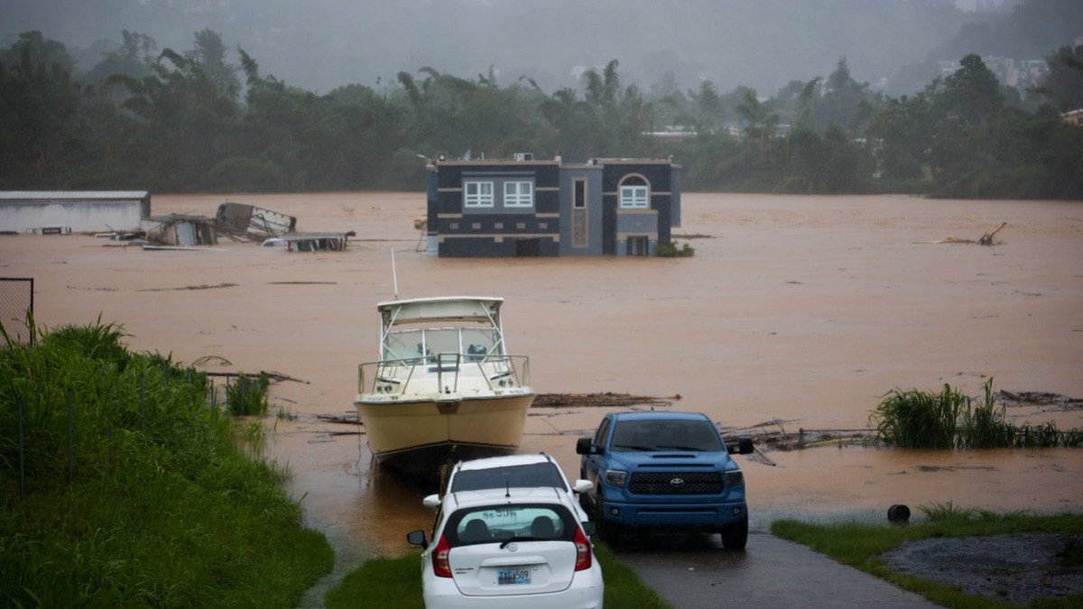 Puerto Rico se queda sin luz tras paso de huracán Fiona