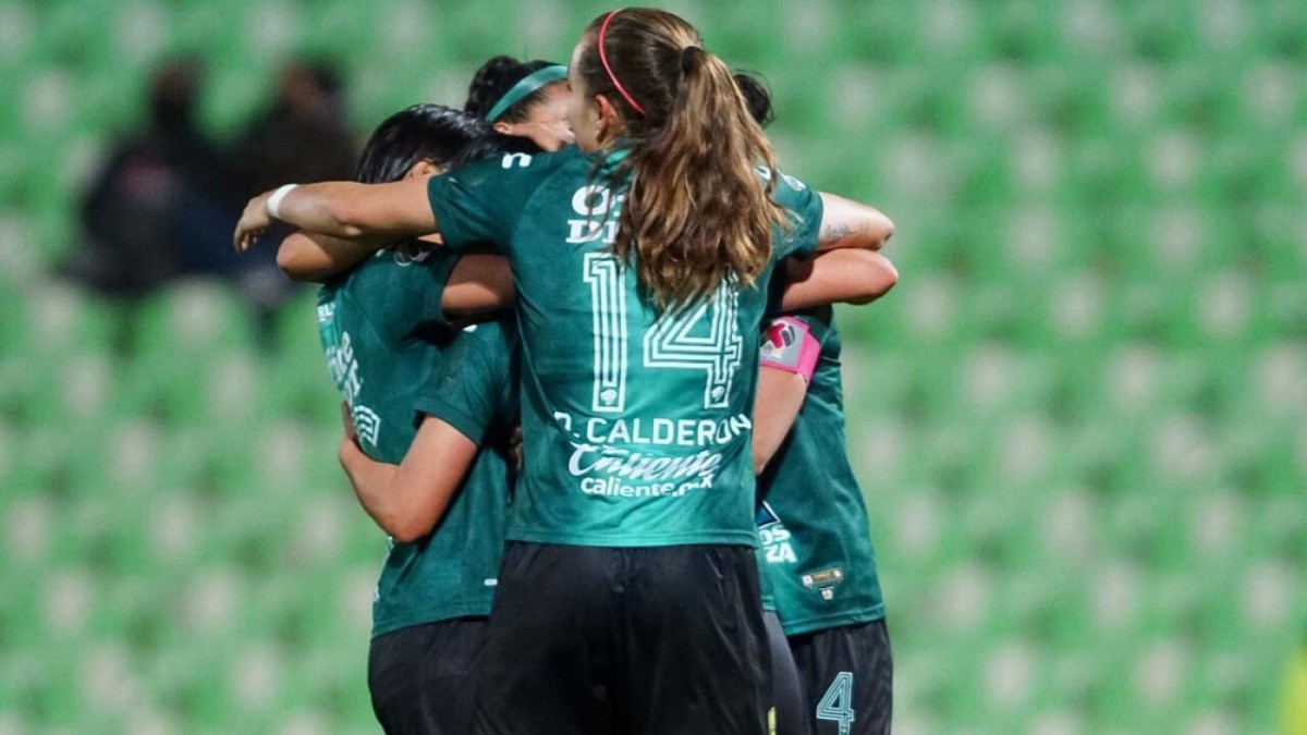 Roban en avión sus playeras a jugadora del León