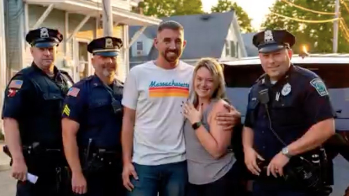 ¡Lo arrestan por romántico!