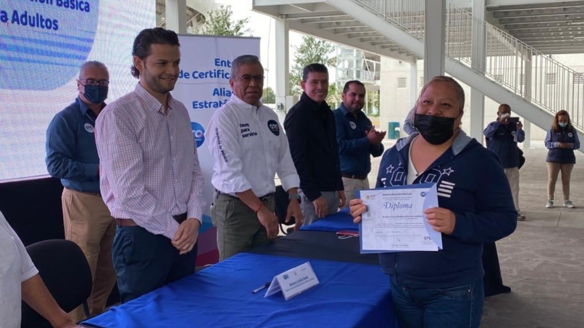 Hay más de 230 mil guanajuatenses con rezago educativo: INAEBA