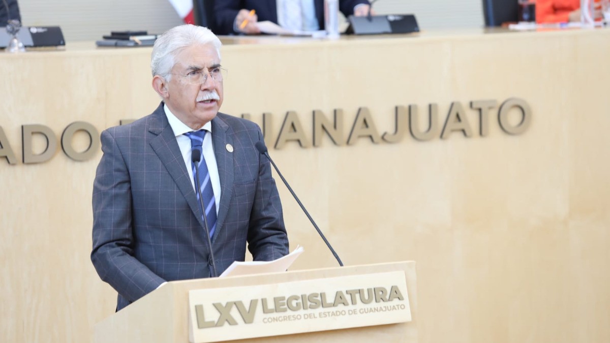 Legislar con valores y sin tintes políticos, pide Alaya Torres