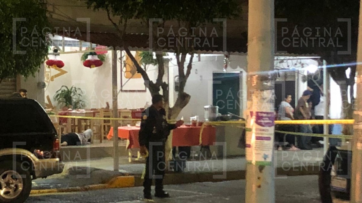 Atacan a pareja en taquería de León; hay un muerto