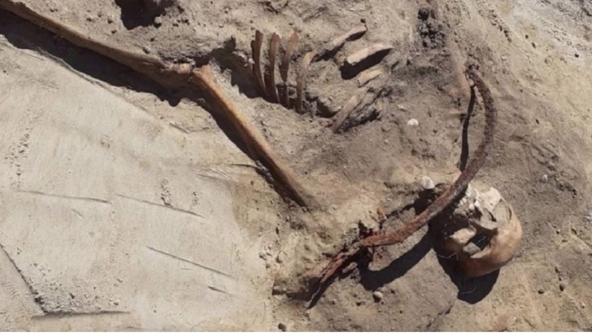 ¡Impresionante! Localizan esqueleto de “mujer vampiro“