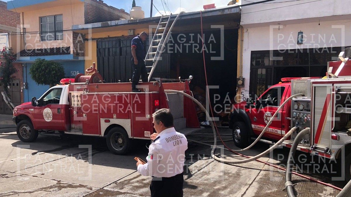 ¡Se les ‘chamuscan’ las frituras!; se incendia negocio de botanas