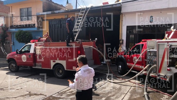 ¡Se les ‘chamuscan’ las frituras!; se incendia negocio de botanas