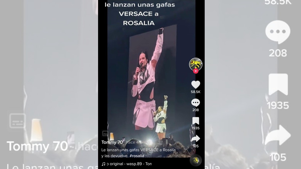 Le lanzan lentes Versace a Rosalía ¡y los rechaza!