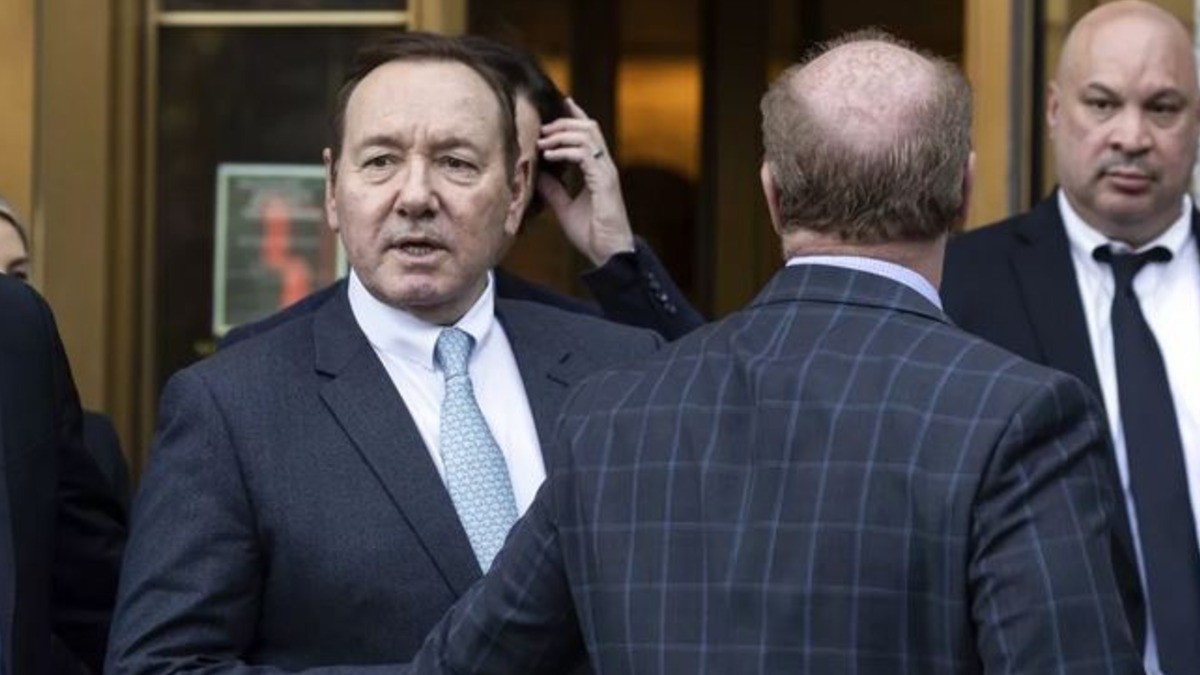 Kevin Spacey la ‘libra’; jurado desestima acusación de agresión sexual en su contra