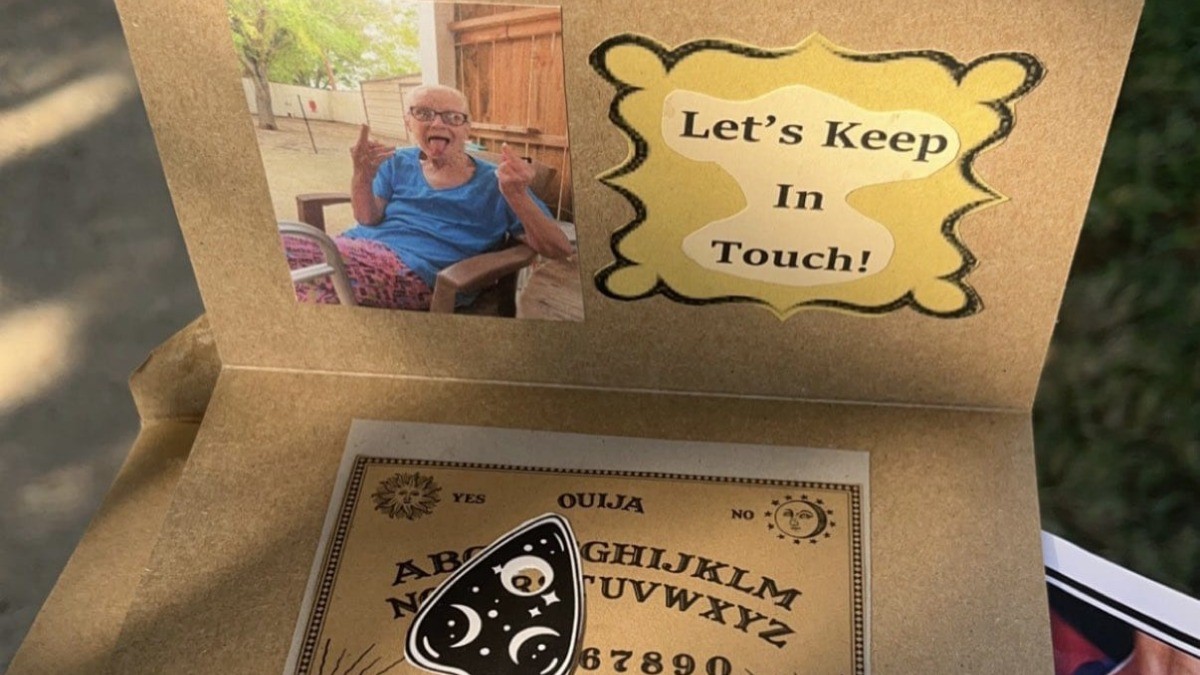 ¡Abuelita pide regalar ouijas en su funeral!