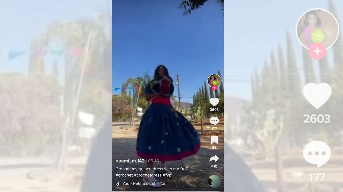 ¡Quinceañera teje su propio vestido!