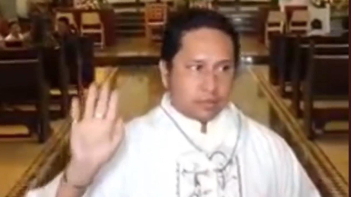 Padre se niega a casar a novios ¡por no pagar “cuota de fotos”!