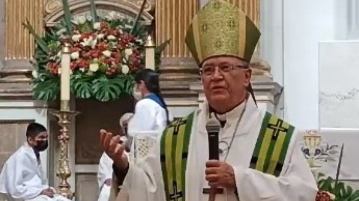 La iglesia no cobra derechos por toma de fotografías en templos: obispo