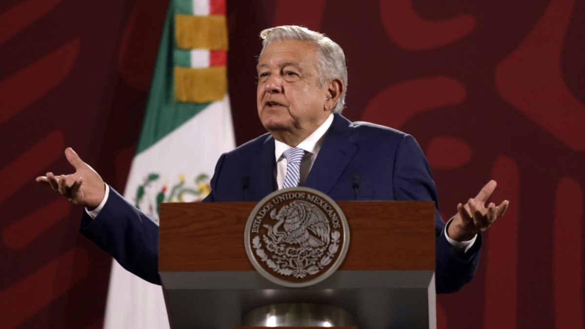 Libra denuncia Pío López Obrador, AMLO se jacta de no ser corrupto
