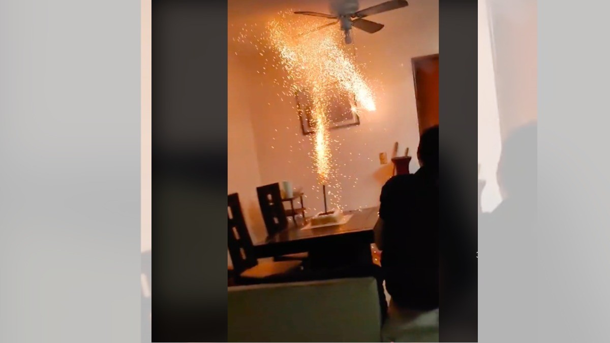 Utiliza fuego artificial en pastel; ¡casi incendia su casa!