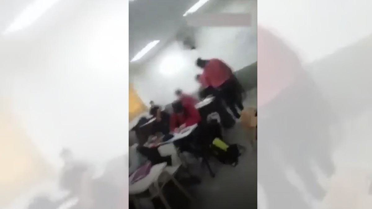 ¡Mamá cachetea a compañero de su hijo por hacerle bullying!