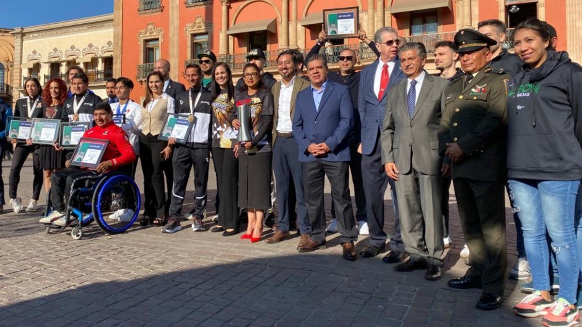 Reconoce gobierno local a deportistas destacados con la insignia Soy de León