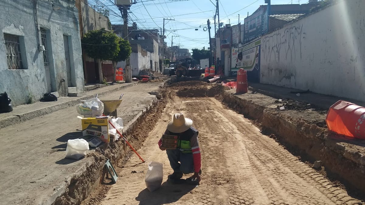 Construye SAPAL colector sanitario en San Miguel