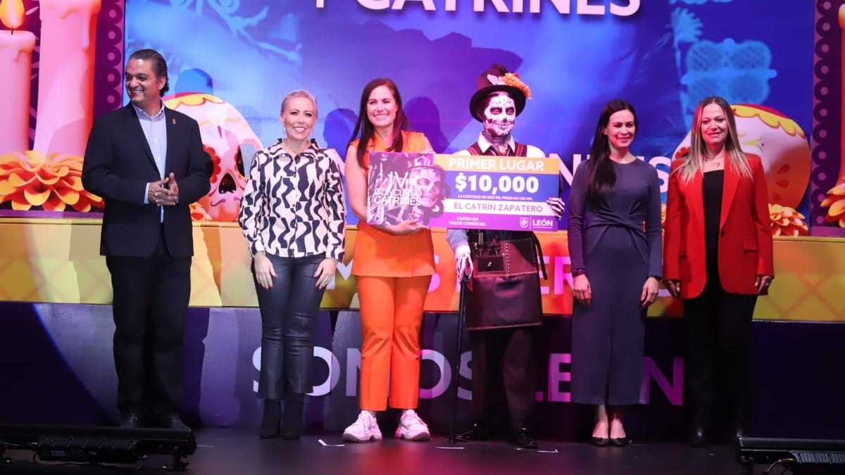 Entre catrinas y catrines, leoneses festejan tradiciones del Día de Muertos